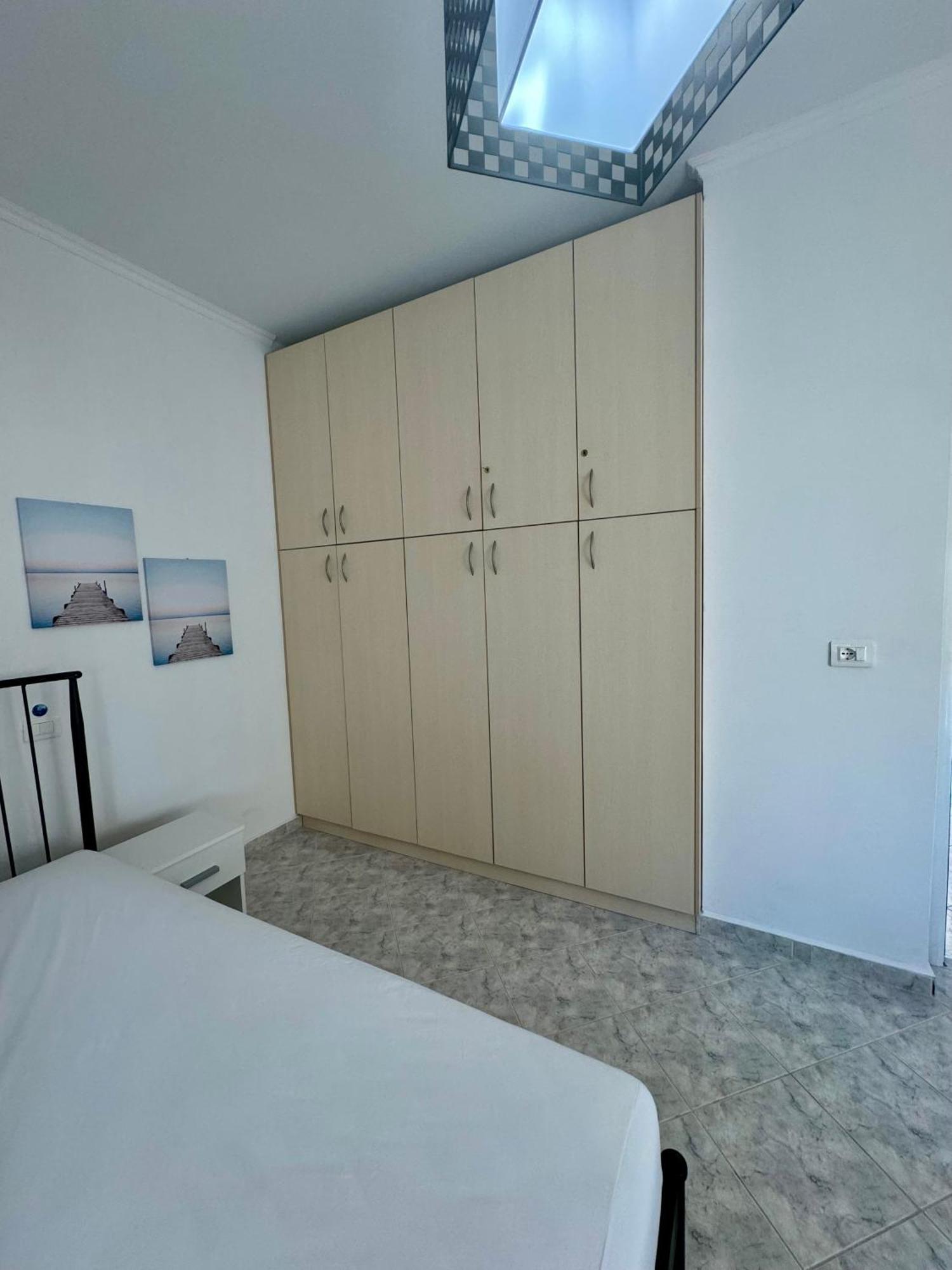 Comfy Blue Sarande Apartment ภายนอก รูปภาพ