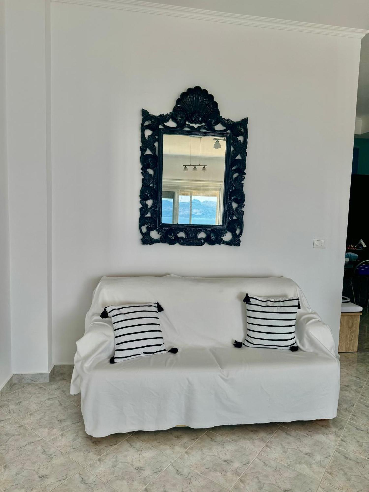Comfy Blue Sarande Apartment ภายนอก รูปภาพ