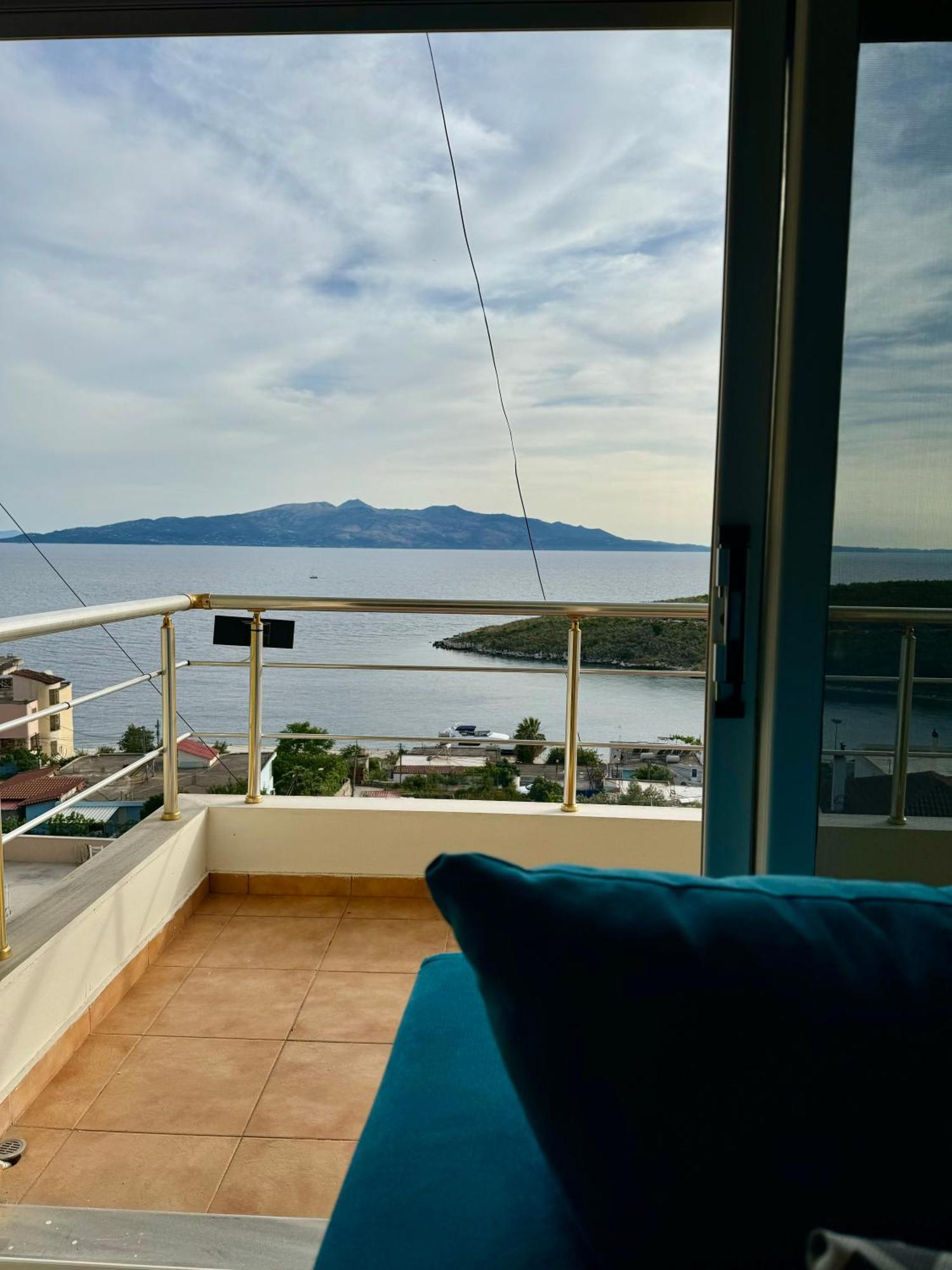 Comfy Blue Sarande Apartment ภายนอก รูปภาพ